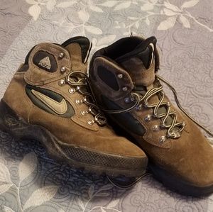 Nike ACG hiking boots vintage 1999
